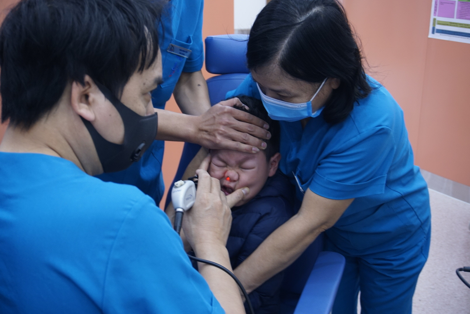 Khám tai mũi họng
